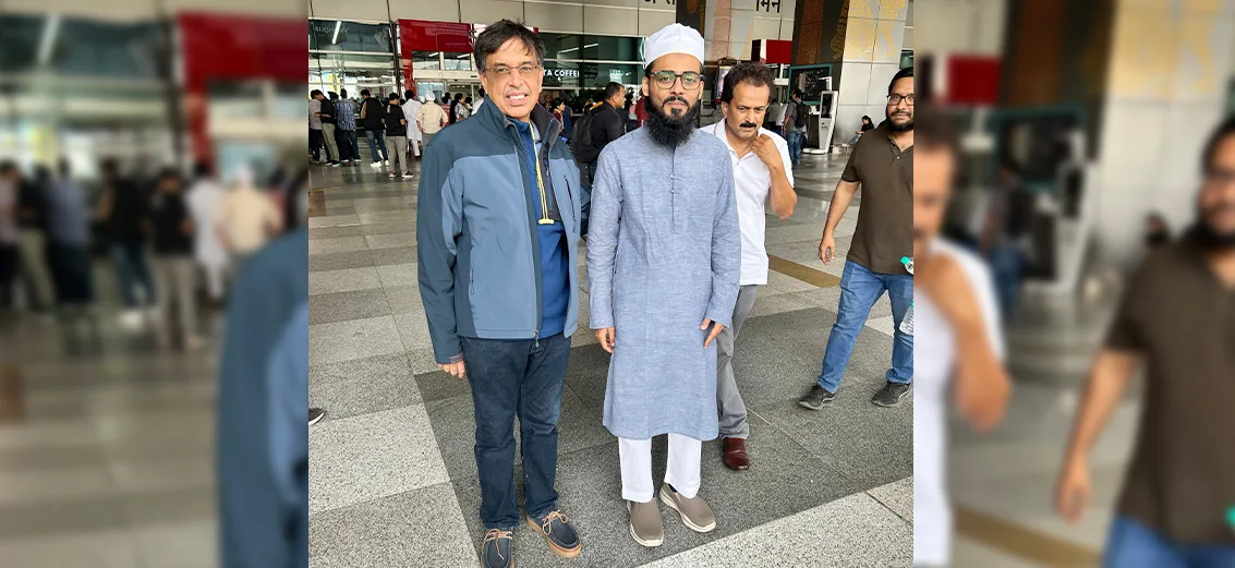 Welcome of Dr. M. Mehdi Kazmi  at New Delhi Airport photograph 3