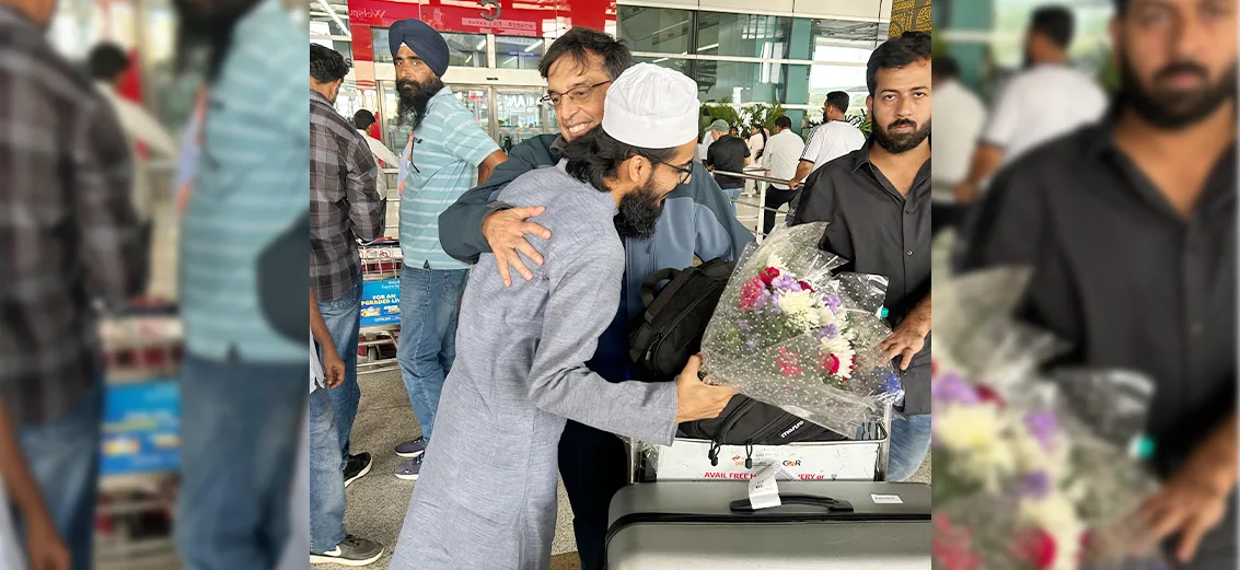 Welcome of Dr. M. Mehdi Kazmi  at New Delhi Airport photograph 2